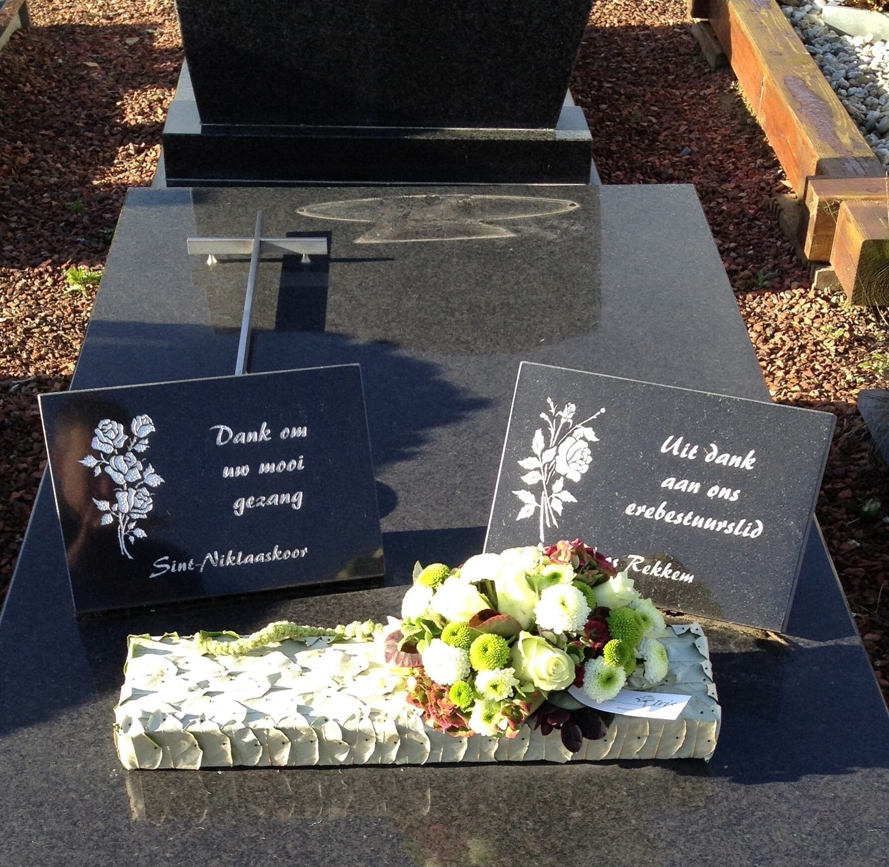 Ingetogen rouwbloemen